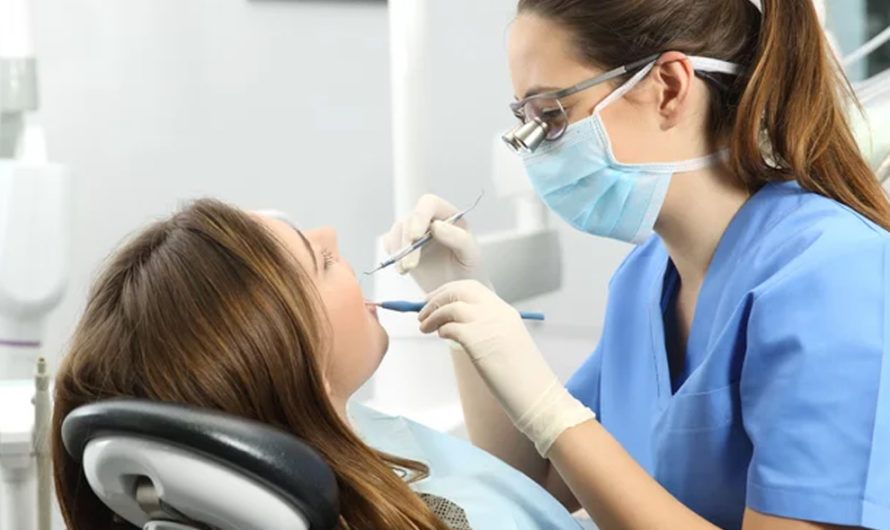 Los dentistas, trabajadores esenciales, muestran su preocupación por el riesgo de su actividad