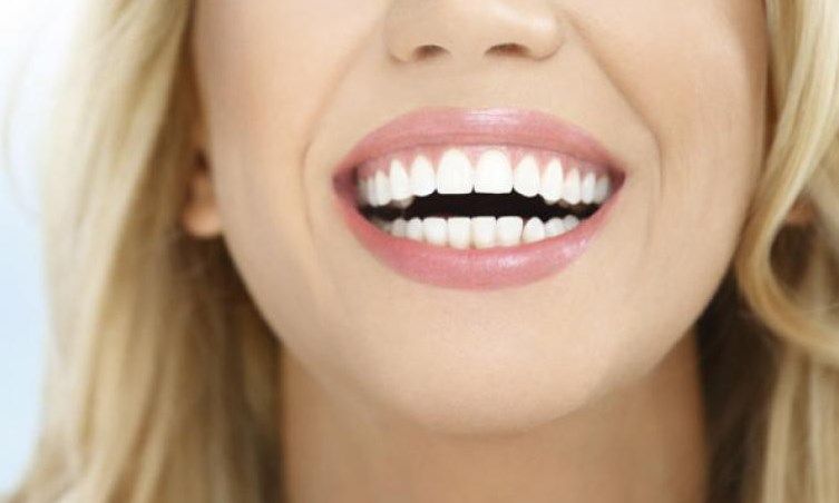 La importancia de tener unos dientes blancos  ¿Qué dice sobre nosotros?